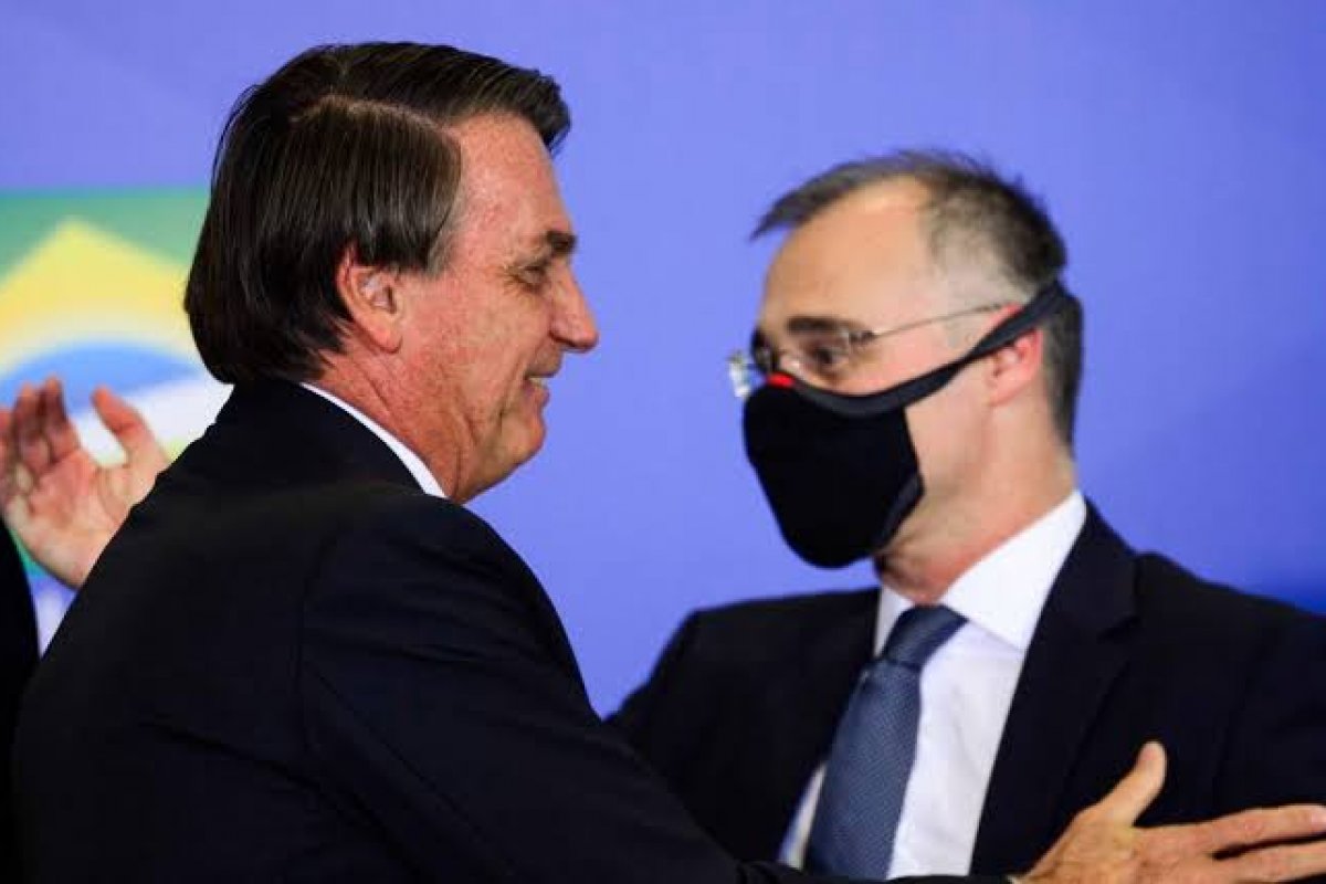 STF: Bolsonaro diz que pediu à André Mendonça que inicie sessões com oração 