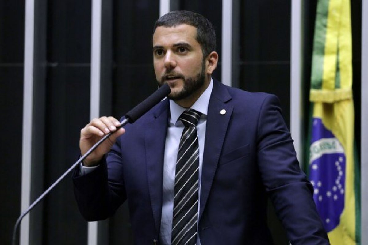 Carlos Jordy entra com representação contra Randolfe Rodrigues no Conselho de Ética