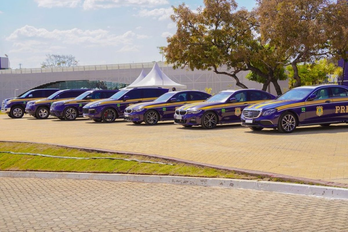 PRF recebe sete carros de luxo, estimados em R$ 2 milhões 