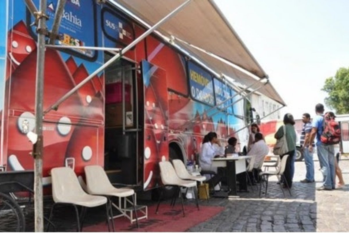 Unidade móvel promove atendimento aos voluntários na doação de sangue