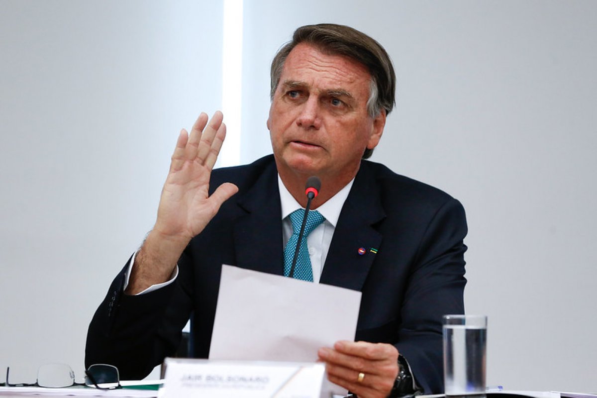CLT 'rígida' dificulta geração de empregos, afirma presidente 