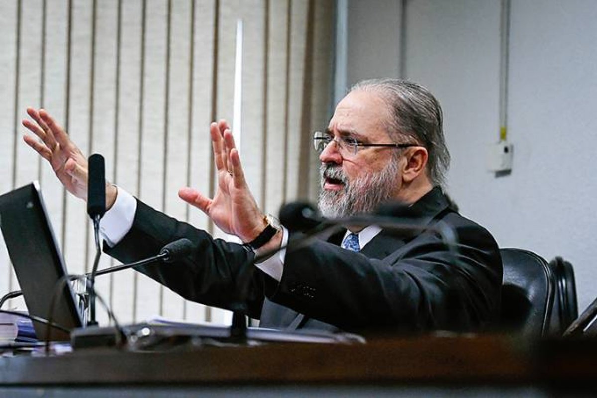 Augusto Aras diz que 'não há chance de ruptura' institucional 