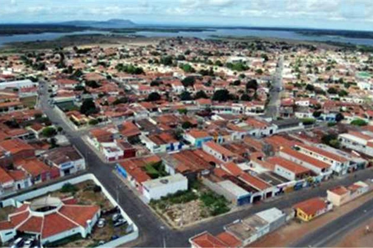 Município de Casa Nova é condenado a indenizar família de jovem que morreu ao cair de ônibus