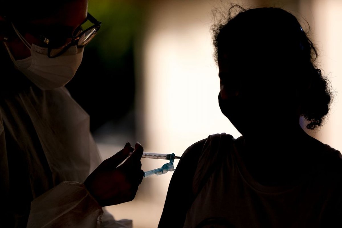 Covid-19: metade das prefeituras aplicou a 1ª dose em 70% dos adultos
