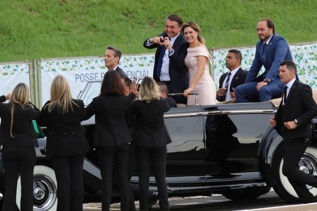 Posse de Bolsonaro é tema de mostra na 34ª Bienal Internacional de SP