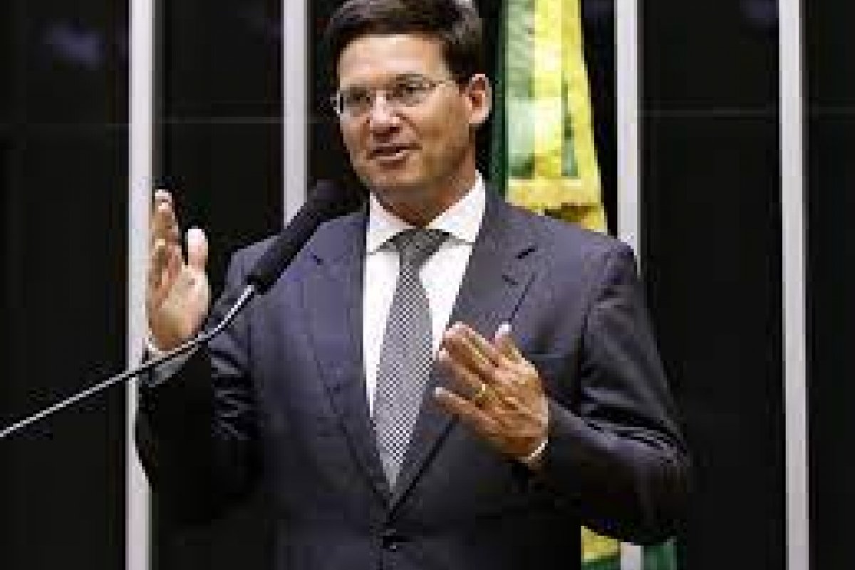 'Oito anos sem uma estaca batida', diz João Roma sobre ponte Itaparica-Salvador