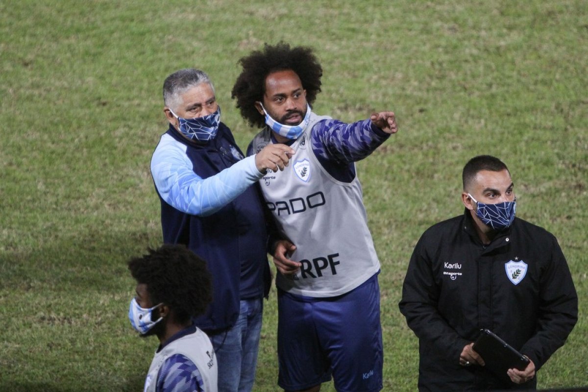 Clube classifica como 'oportunismo' acusação de racismo