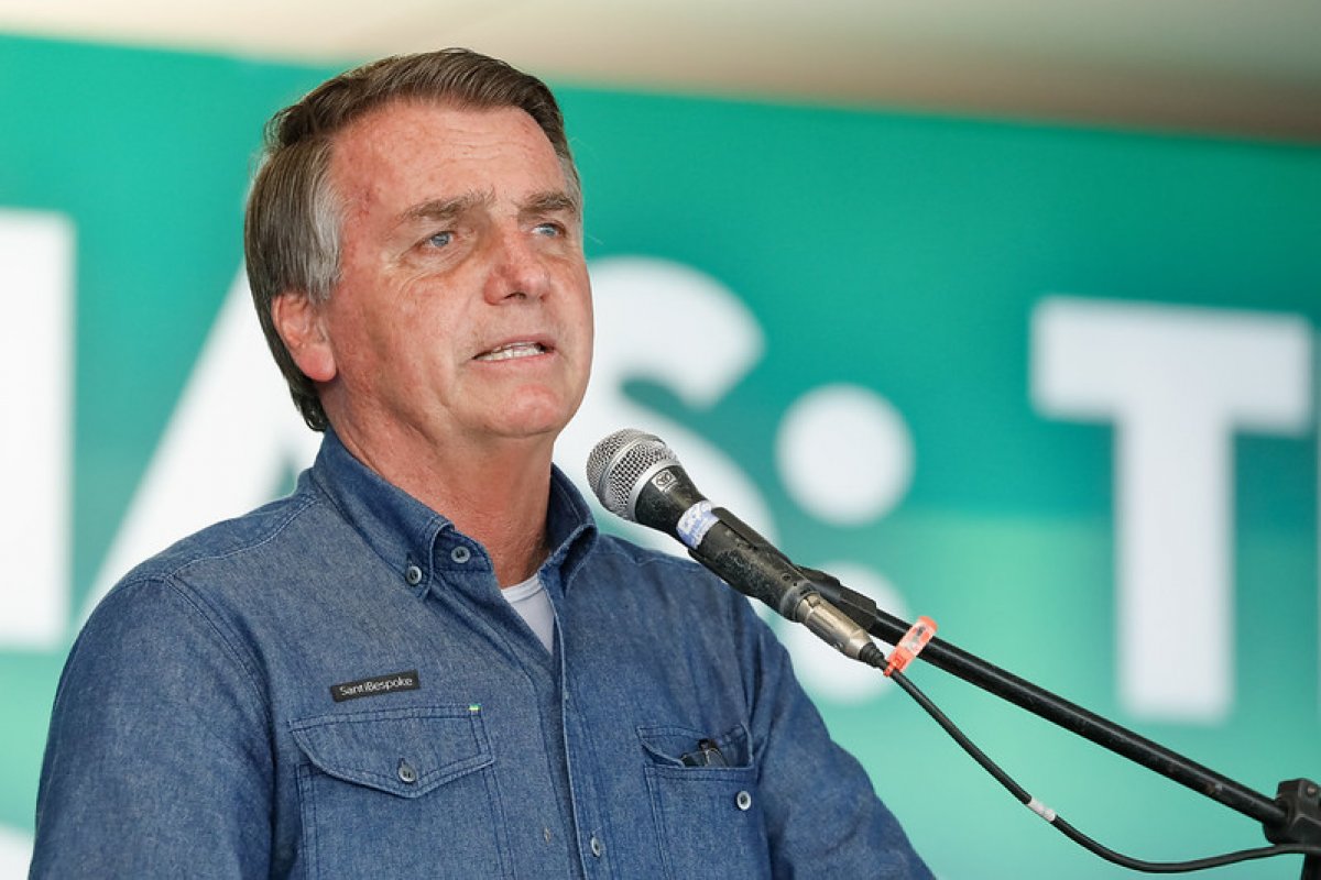 Bolsonaro diz que problema do preço do combustível é a ‘ganância de muitos governadores’