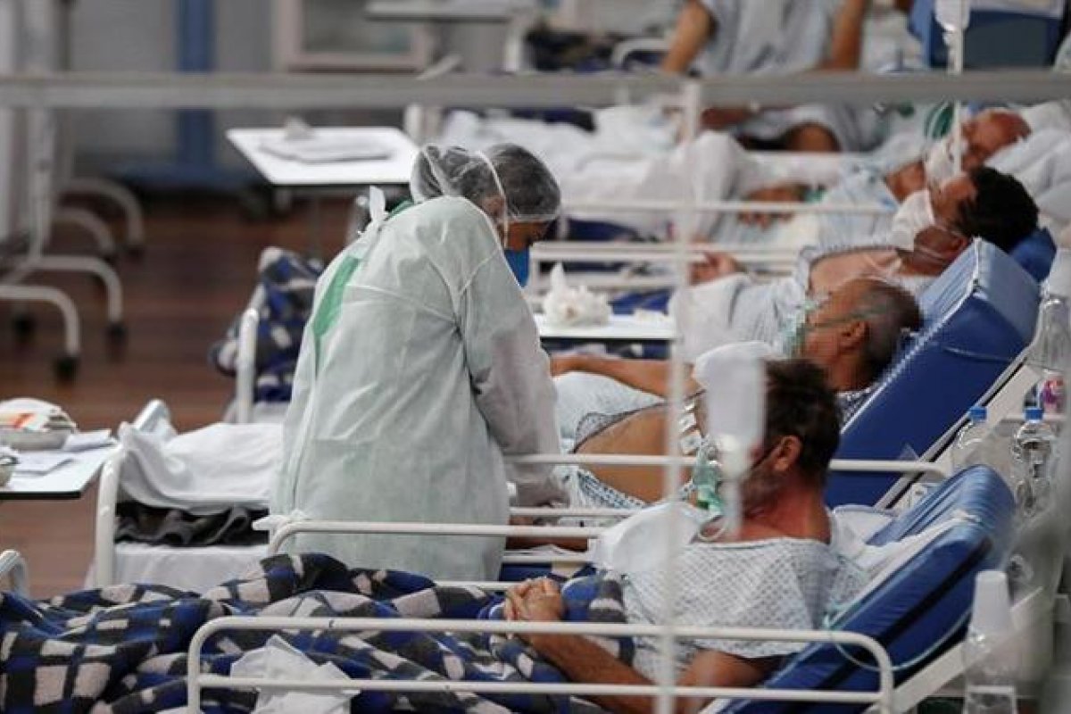 Brasil registra  média de mortes por Covid menor à dos EUA  