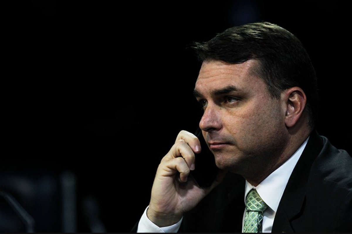 STF marca julgamento de foro de Flávio Bolsonaro para o dia 14 