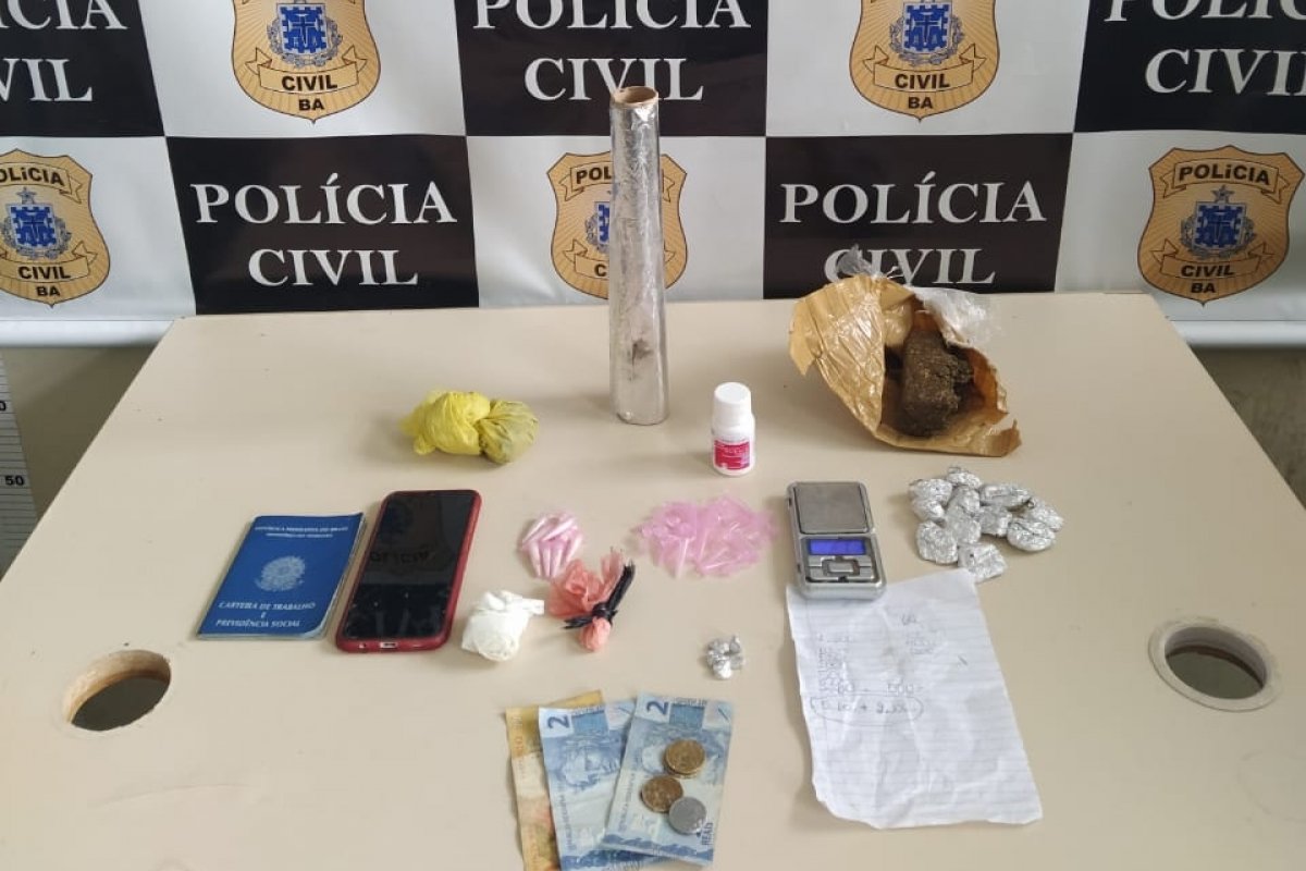 Cocaína e maconha são apreendidos com uma mulher em Santo Antônio de Jesus