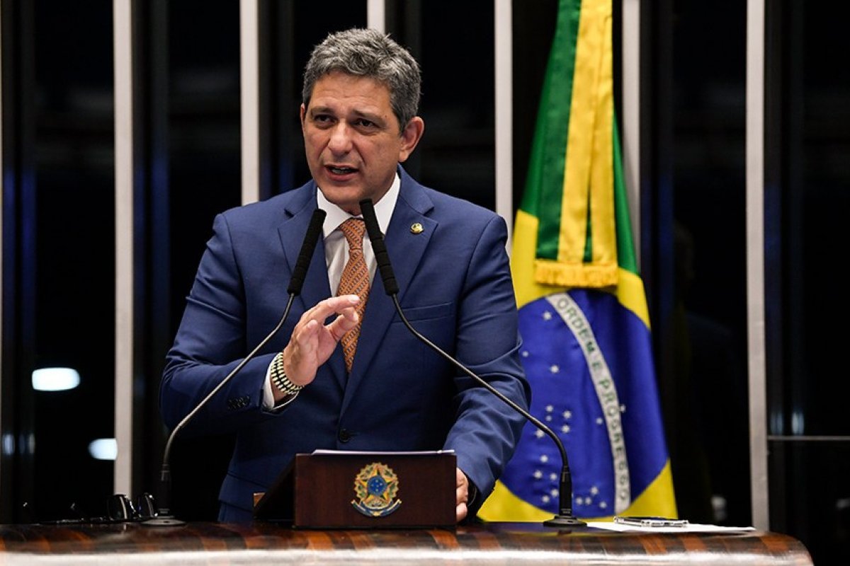 Gabinete do senador Rogério Carvalho responde sobre acusações de supostas rachadinhas