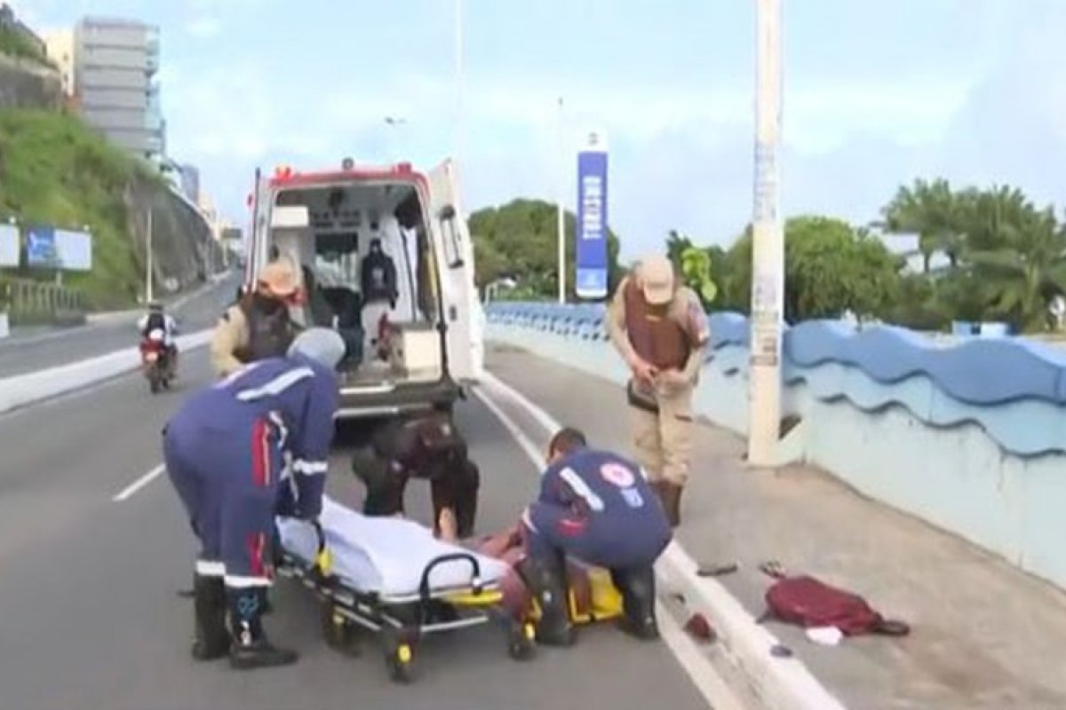 Motociclista fica ferido após acidente na Avenida Contorno, em Salvador