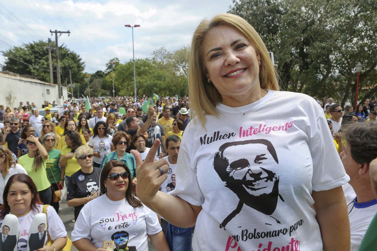 MP suspeita que empresas ligadas à ex-madrasta de Carlos Bolsonaro podem ter sido usadas para ocultar rachadinhas