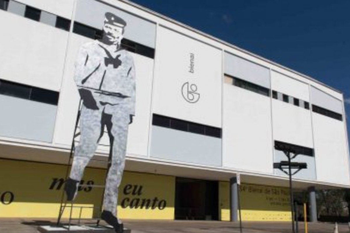 Após ser adiada por um ano por causa da pandemia de Covid-19, Bienal de SP é aberta ao público