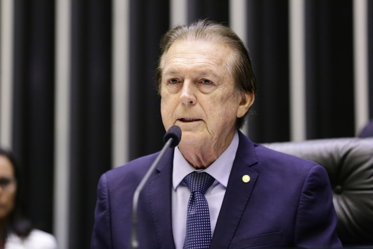 PSL e DEM cogitam fusão para fortalecimento nas eleições de 2022, diz jornal