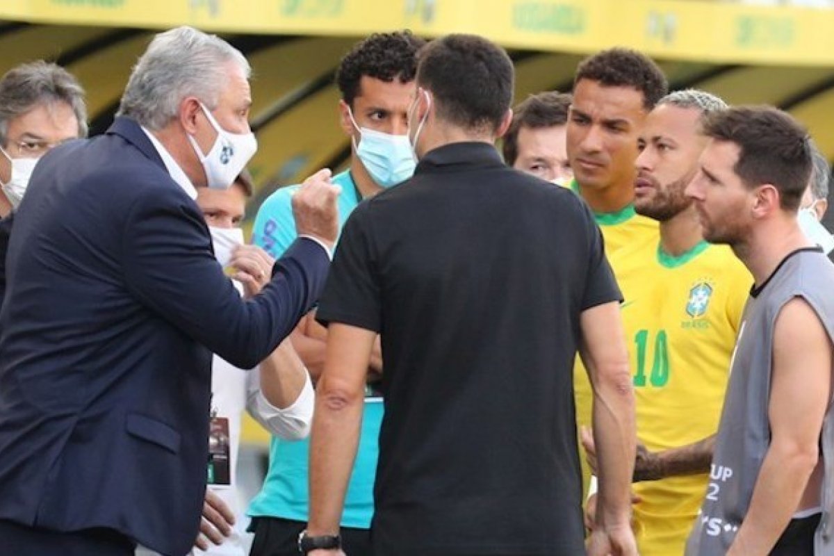 Fifa 'lamenta' confusão durante jogo de Brasil x Argentina e diz que irá analisar relatórios da partida
