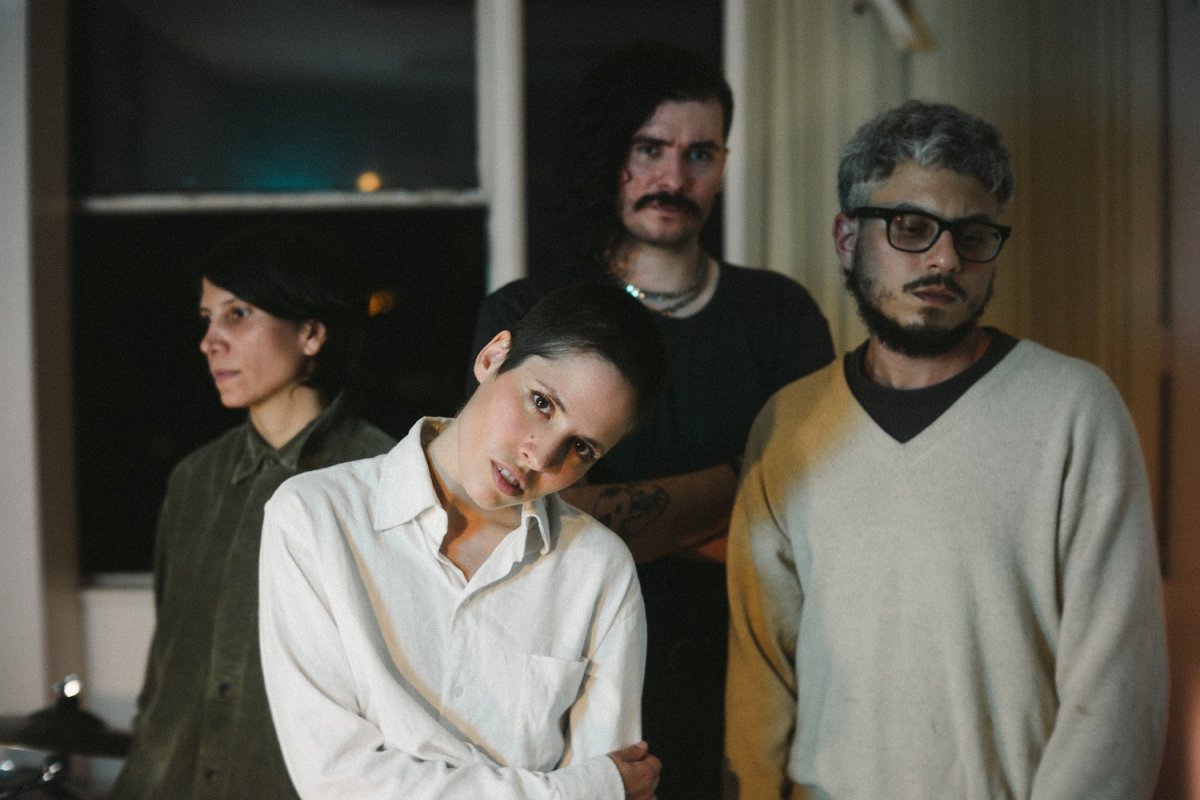 Putz divulga o single “Quando saio de mim” e anuncia clipe