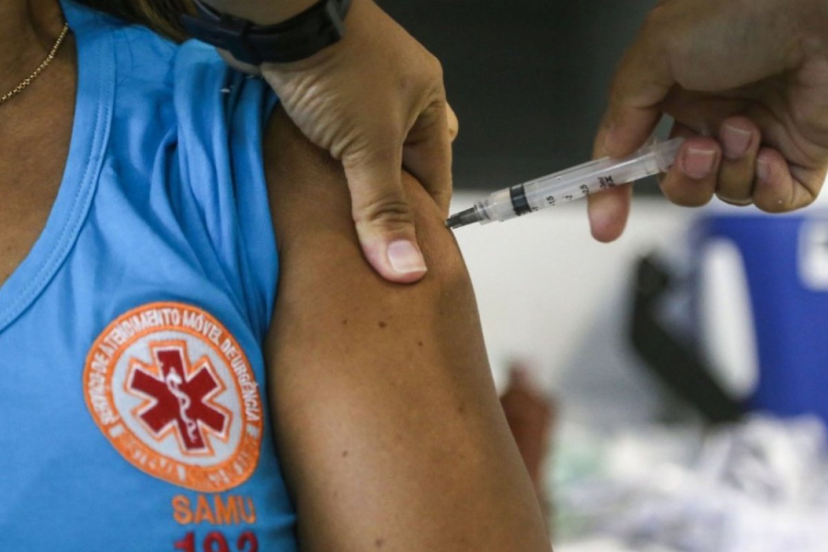 Vacinação contra Covid-19 em Salvador é retomada nesta quarta-feira (8)