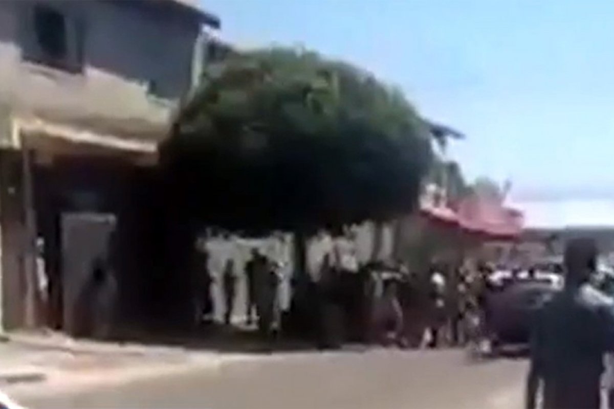 Homem é encontrado morto a tiros dentro de carro em Vitória da Conquista