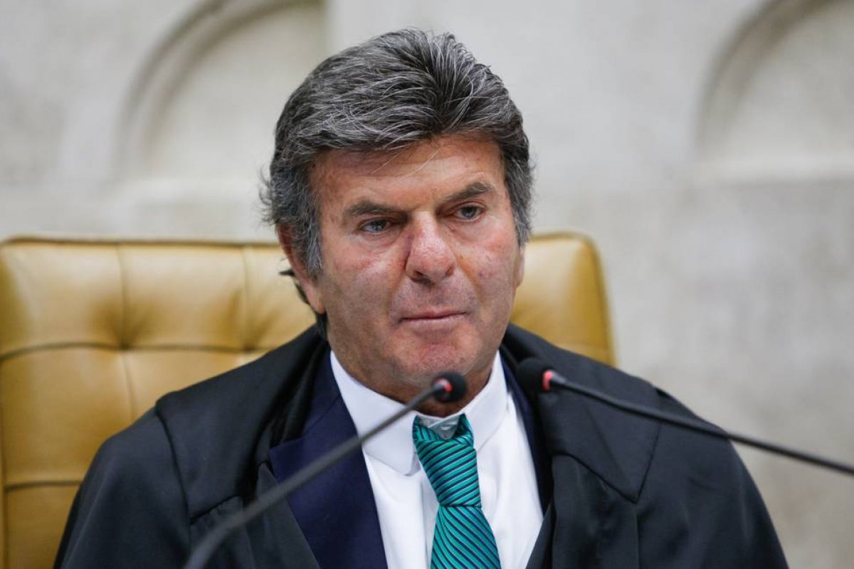 'Ninguém fechará esta Corte, nós a manteremos de pé', rebate ministro Luiz Fux 