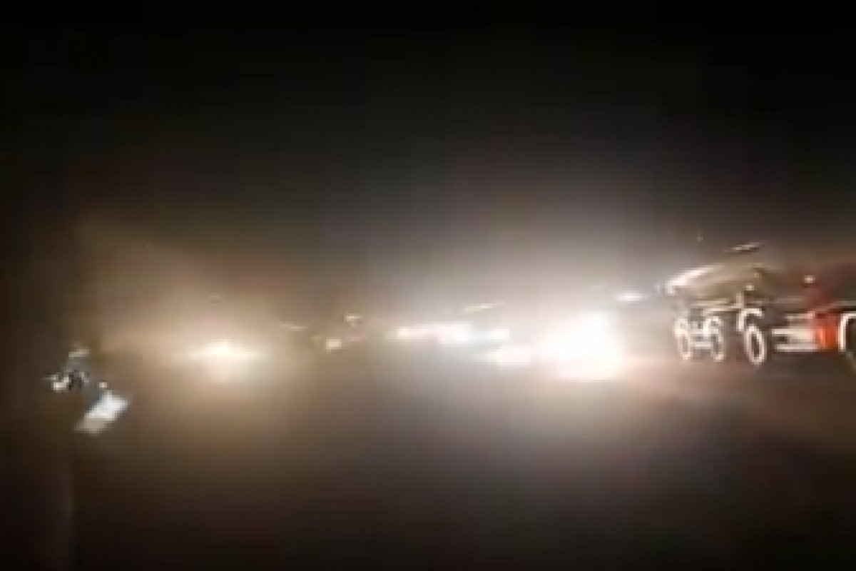 Vídeo: Caminhoneiros fecham a BR-116 em Feira de Santana