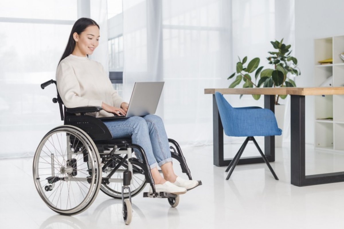 Evento oferta serviços e vagas de emprego para pessoas com deficiência