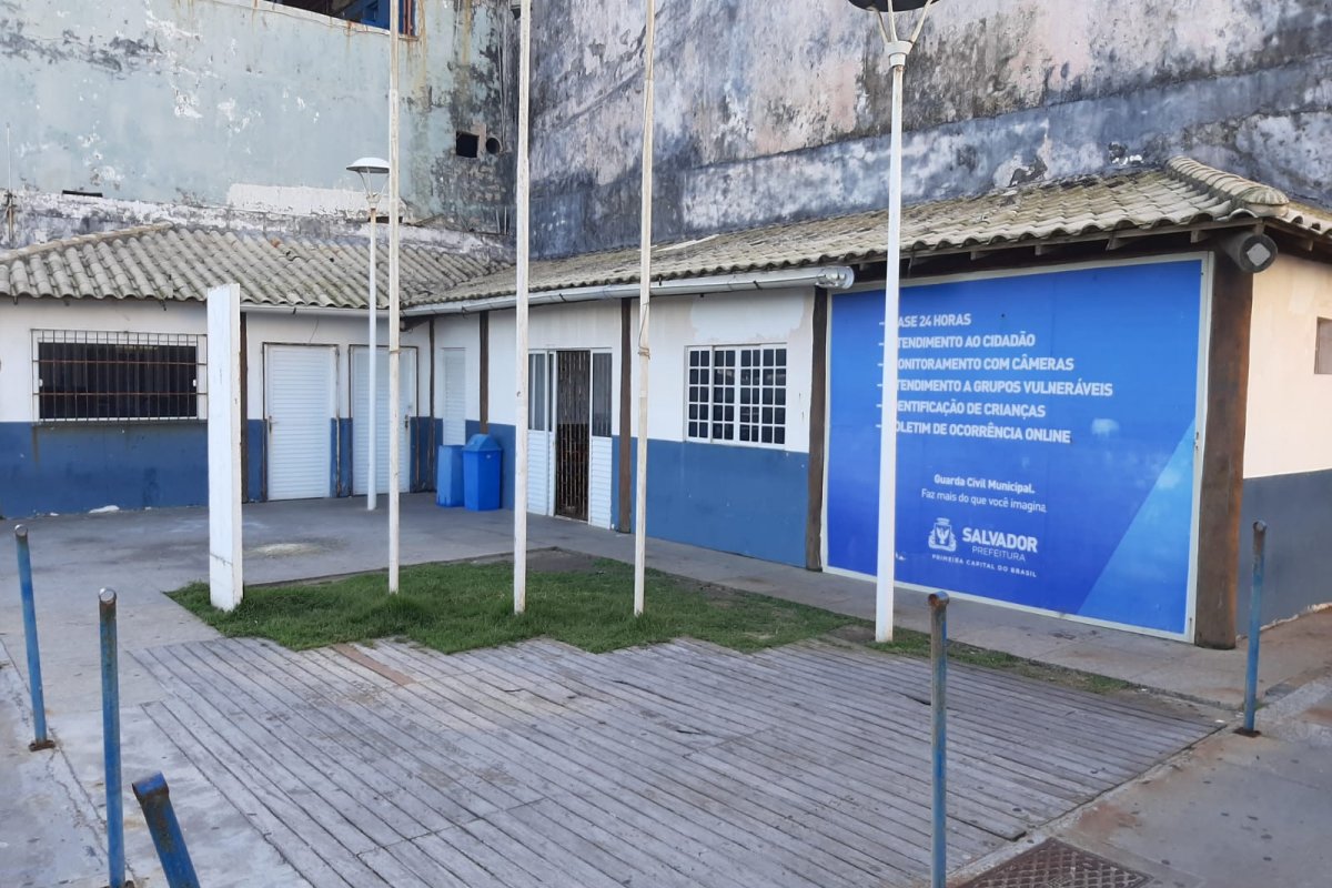 Vídeo: morador da Barra cobra volta de base da Guarda Municipal e denuncia abandono da prefeitura