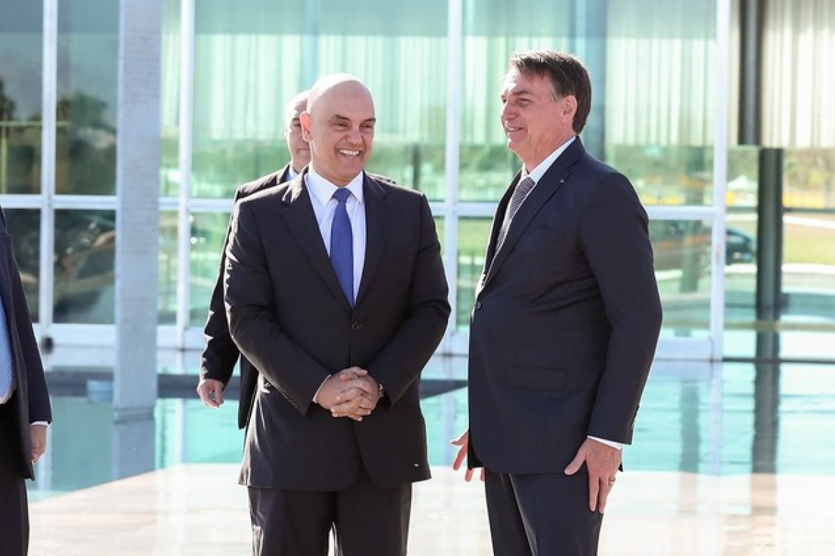 Temer intermediou conversa entre Moraes e Bolsonaro por telefone, aponta site