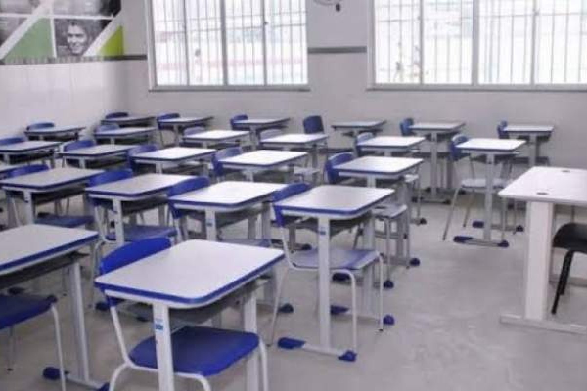 Rui Costa sanciona lei que cria bolsa de R$ 150 a famílias de estudantes da rede pública