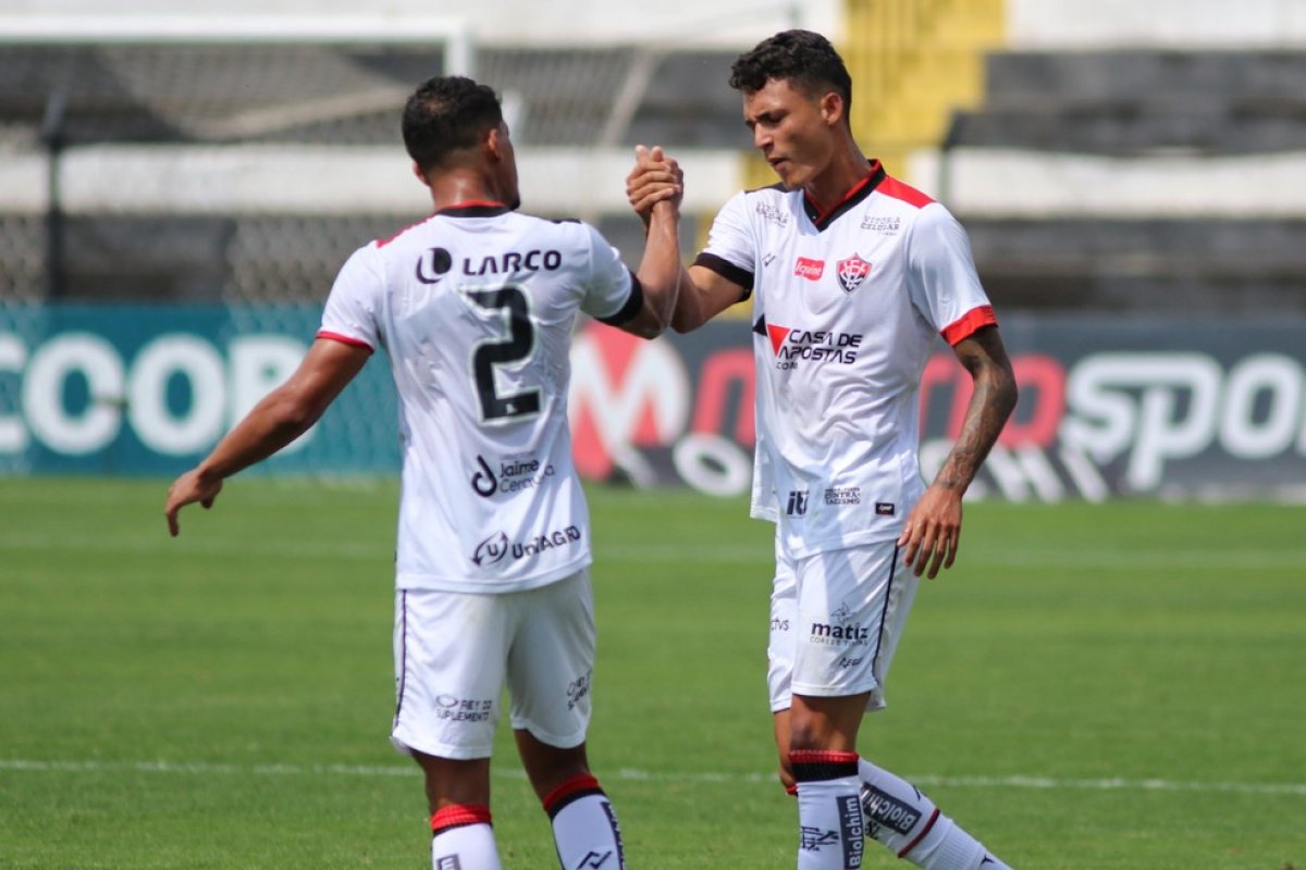 Invicto na Série B, Vitória tem chance de deixar Z-4 diante do Remo