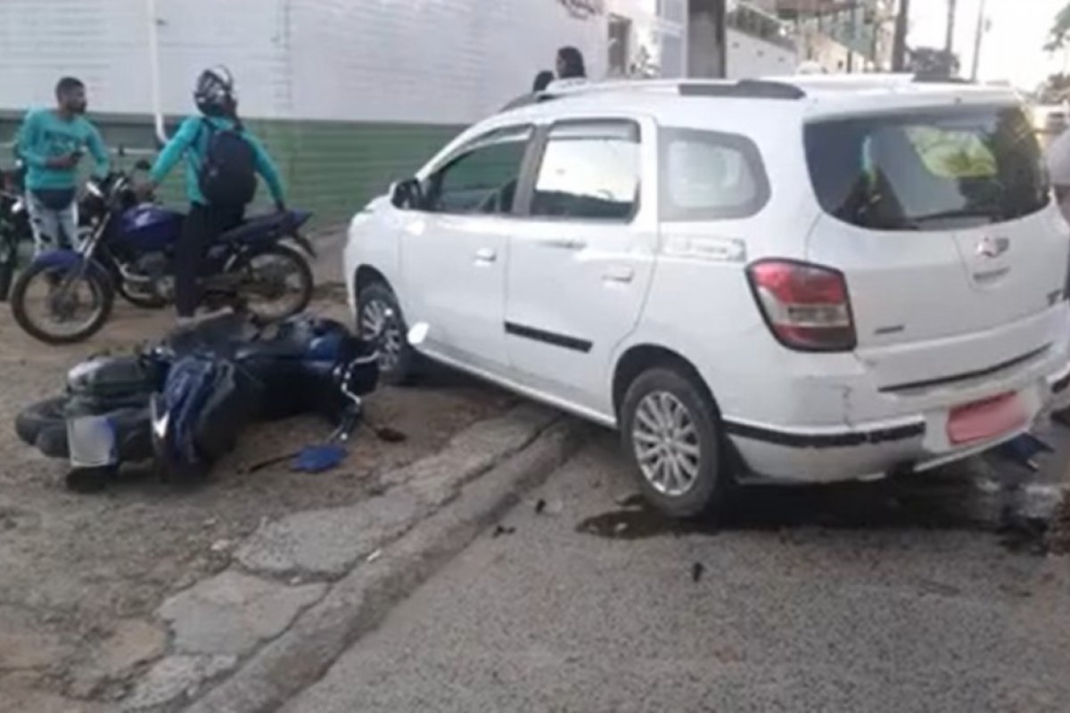 Colisão entre carro e moto deixa um ferido no sul da Bahia
