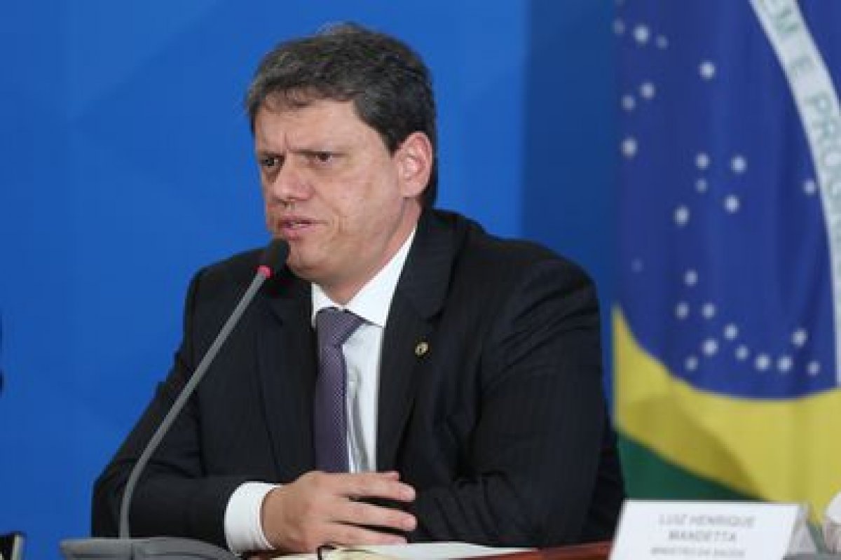 Tarcísio Freitas admite que pode se candidatar ao Senado e cita opções de estado