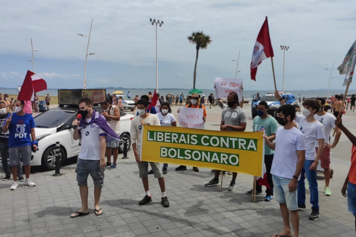 Vídeo: em ato vazio na capital baiana, manifestantes pedem saída de Bolsonaro