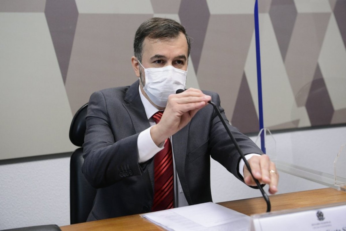TCU suspende auditor sob suspeita de produzir relatório falso sobre mortes por Covid-19