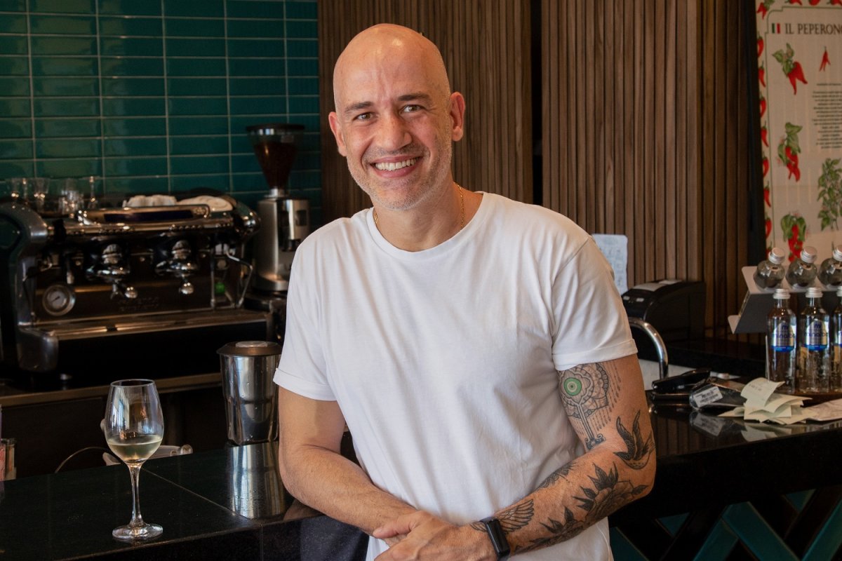 Sonho realizado! Empresário inaugura restaurante  de frente para a Baía de Todos os Santos 