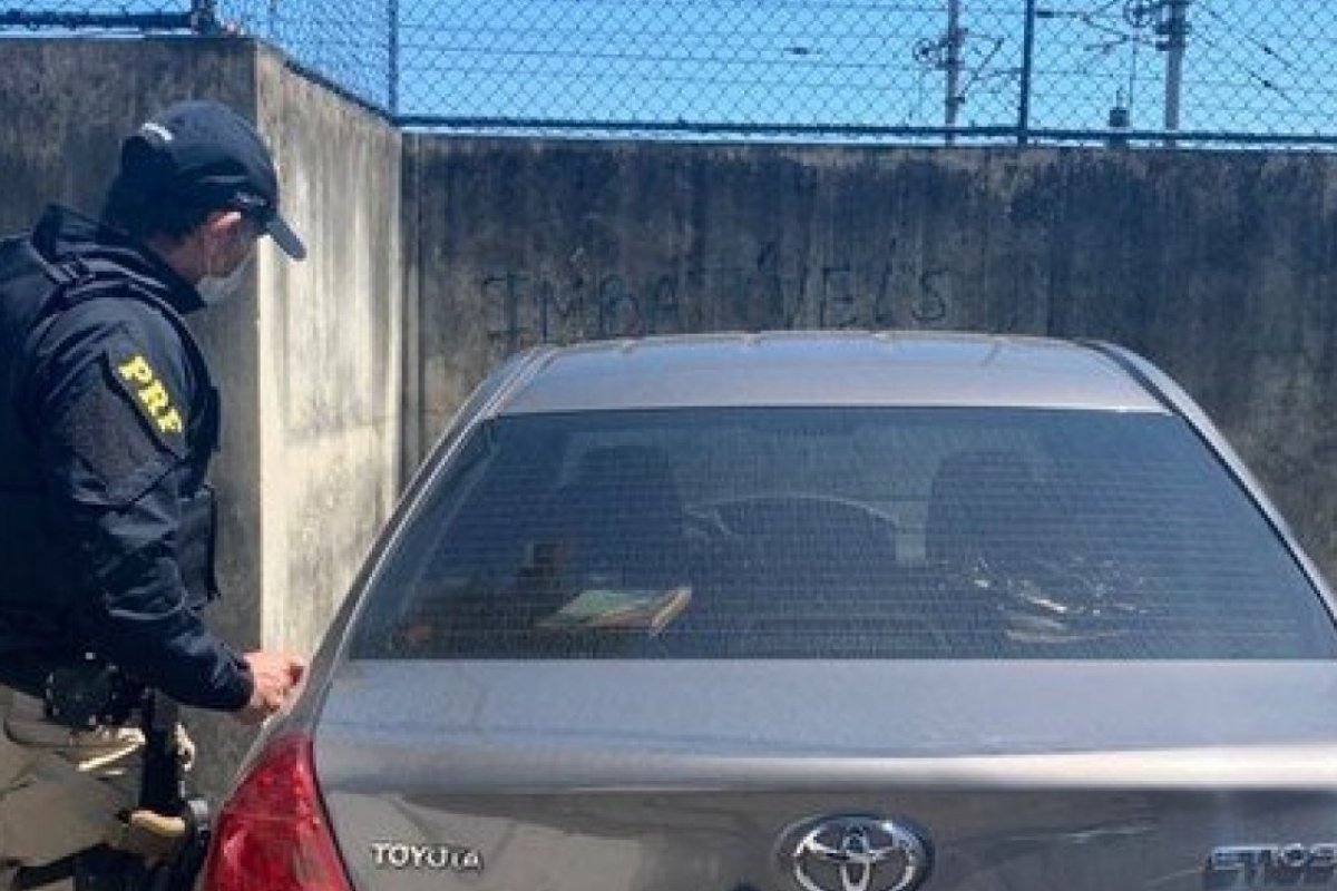PRF apreende carro alugado em 2018 no bairro de Brotas, em Salvador