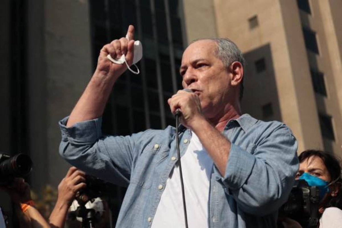 SP multa Ciro Gomes e outros participantes de ato do MBL por não usarem máscaras 