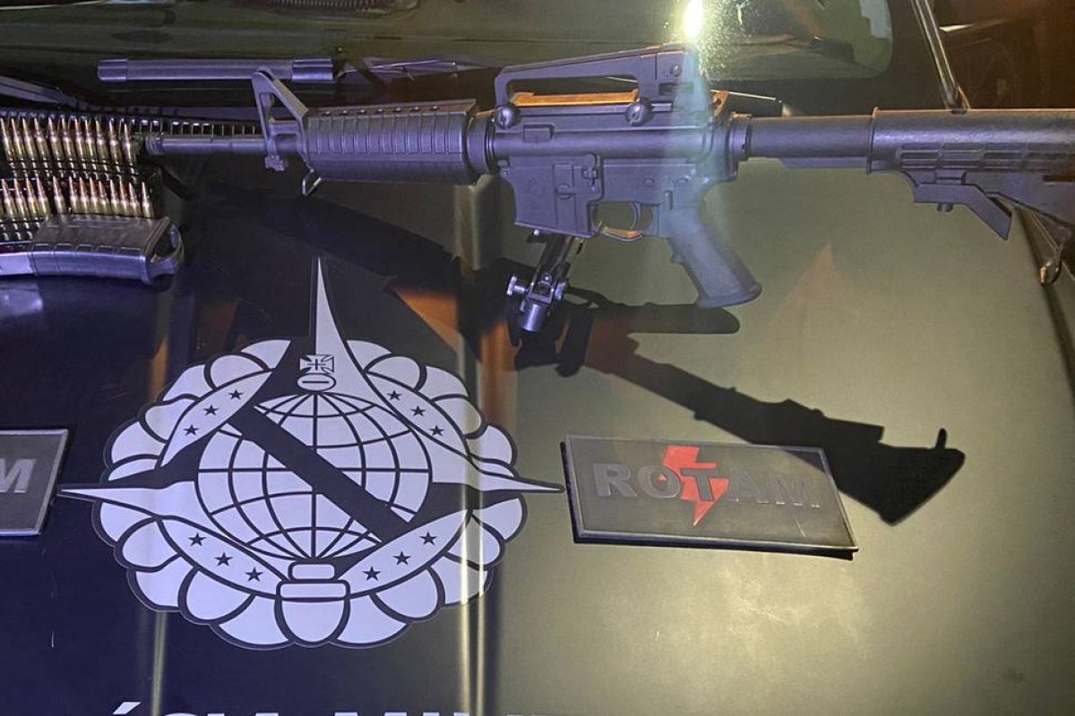 Homem deixa fuzil carregado em quarto de hotel e tem arma furtada 