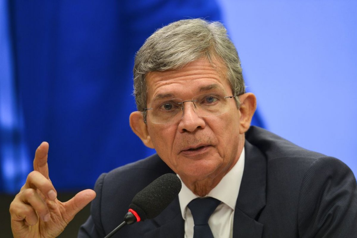 Presidente da Petrobras diz que aumento da gasolina não é culpa da empresa