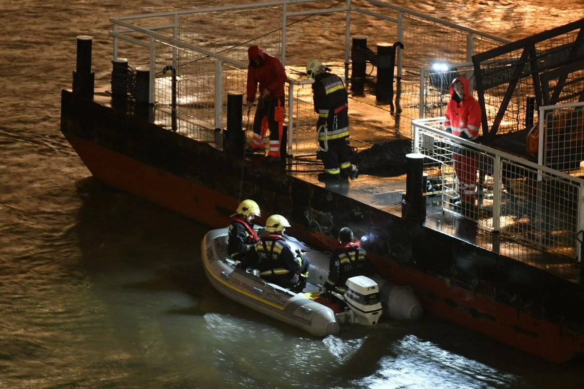 Barco turístico naufraga no rio Danúbio e mata sete pessoas