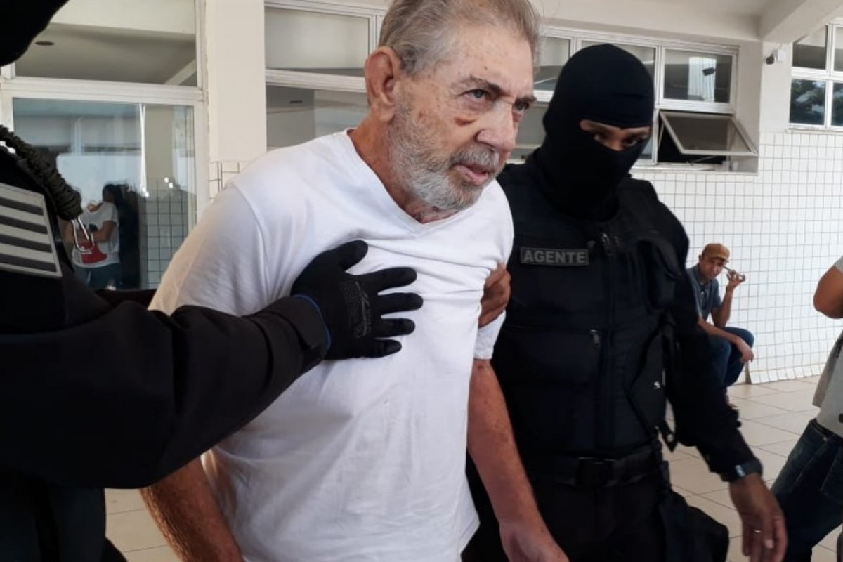 João de Deus deixa presídio e volta a cumprir pena em domicílio