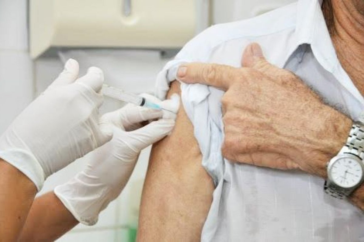 Pessoas de 70 a 79 anos voltam a ser principais vítimas da Covid-19, diz levantamento