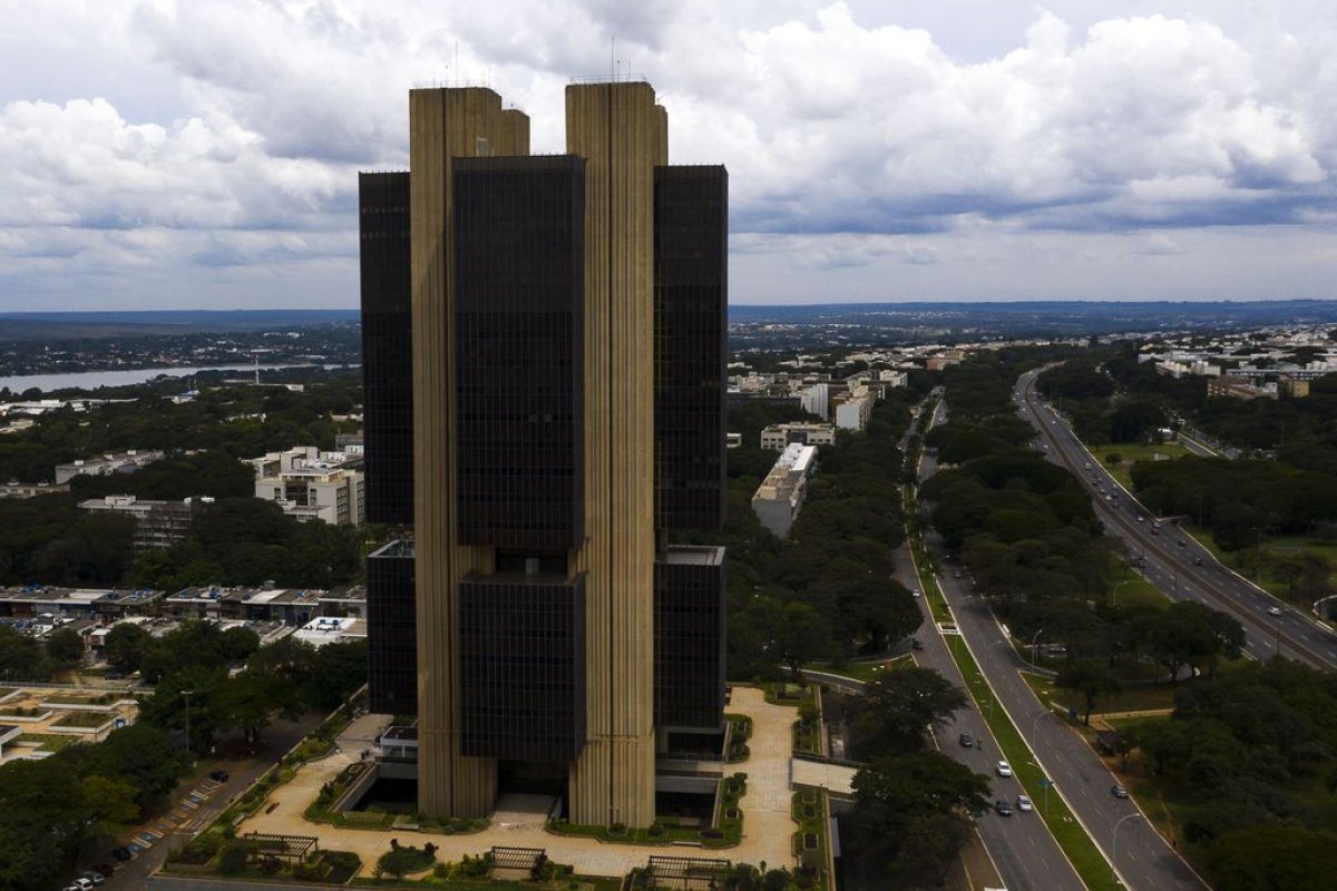 Procon-SP pede ao Banco Central limite de R$ 500 por mês nas transações feitas por Pix