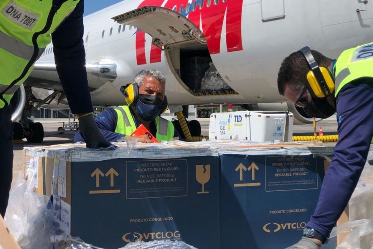 Governo federal envia à Bahia novo lote com mais de 166 mil doses da vacina contra a Covid-19 