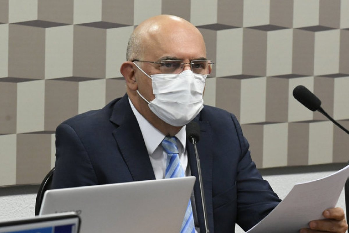 Milton Ribeiro diz que jogou 'R$ 300 milhões na lata do lixo' no último Enem 