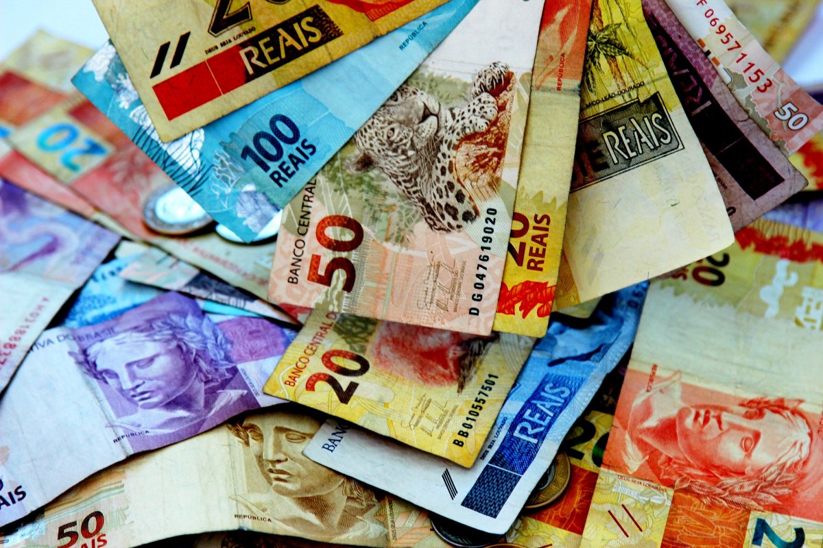 Governo publica decreto nesta sexta-feira (17) que eleva IOF para custear o Auxílio Brasil