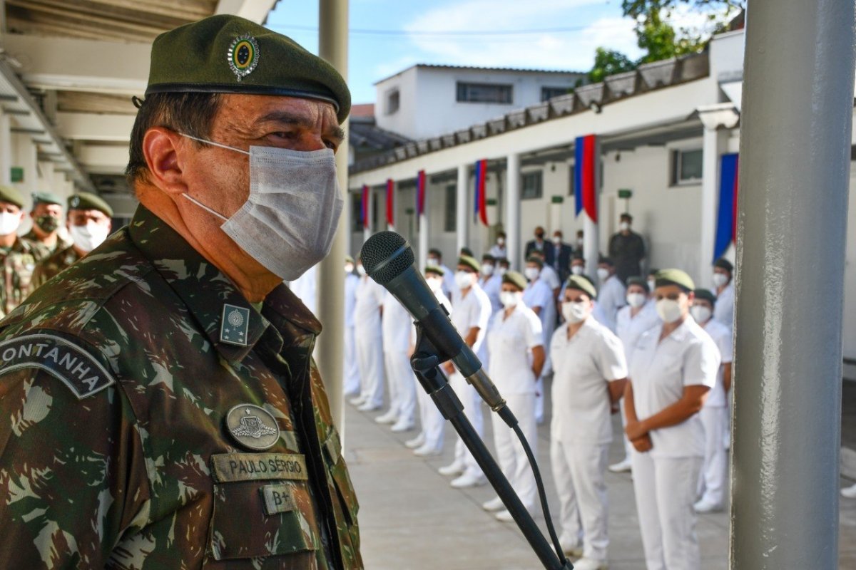 Comandante do Exército pede a tropa para ter 'muita cautela com o que circula nas mídias sociais'