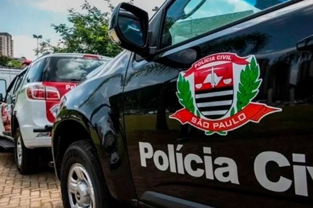 Dupla rende casal e rouba R$ 13 mil usando o PIX, em São Paulo