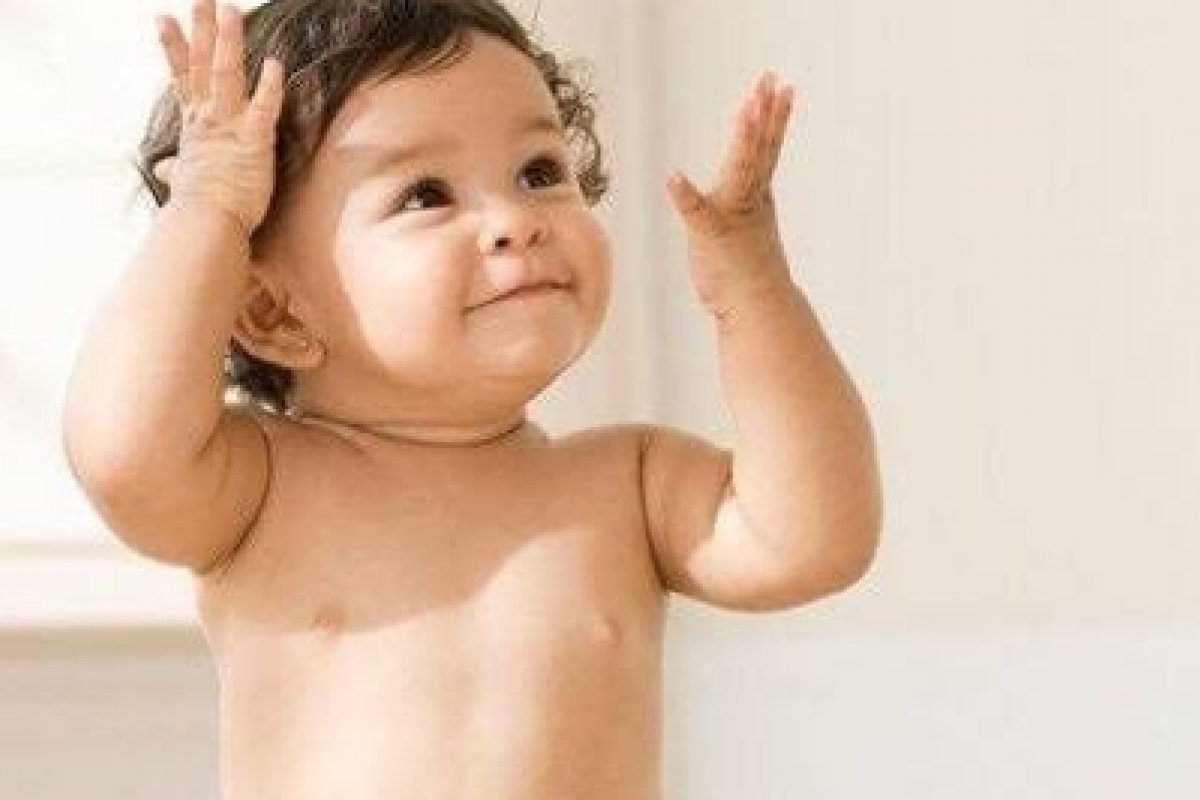 Por que é importante que o bebê aprenda a se sentar?  